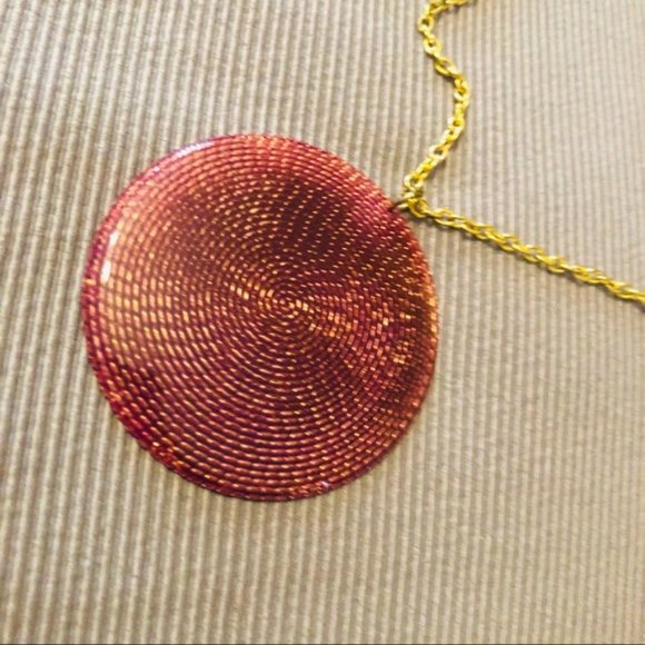 Beautiful Shiny Round Pendant Necklace - Picture 5 of 7